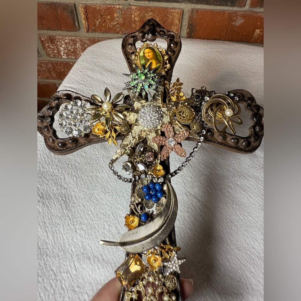 Artistic Jewel-Embellished Cross Decor VTG Jewelry Repurposed to Stunning Art - Picture 6 of 6